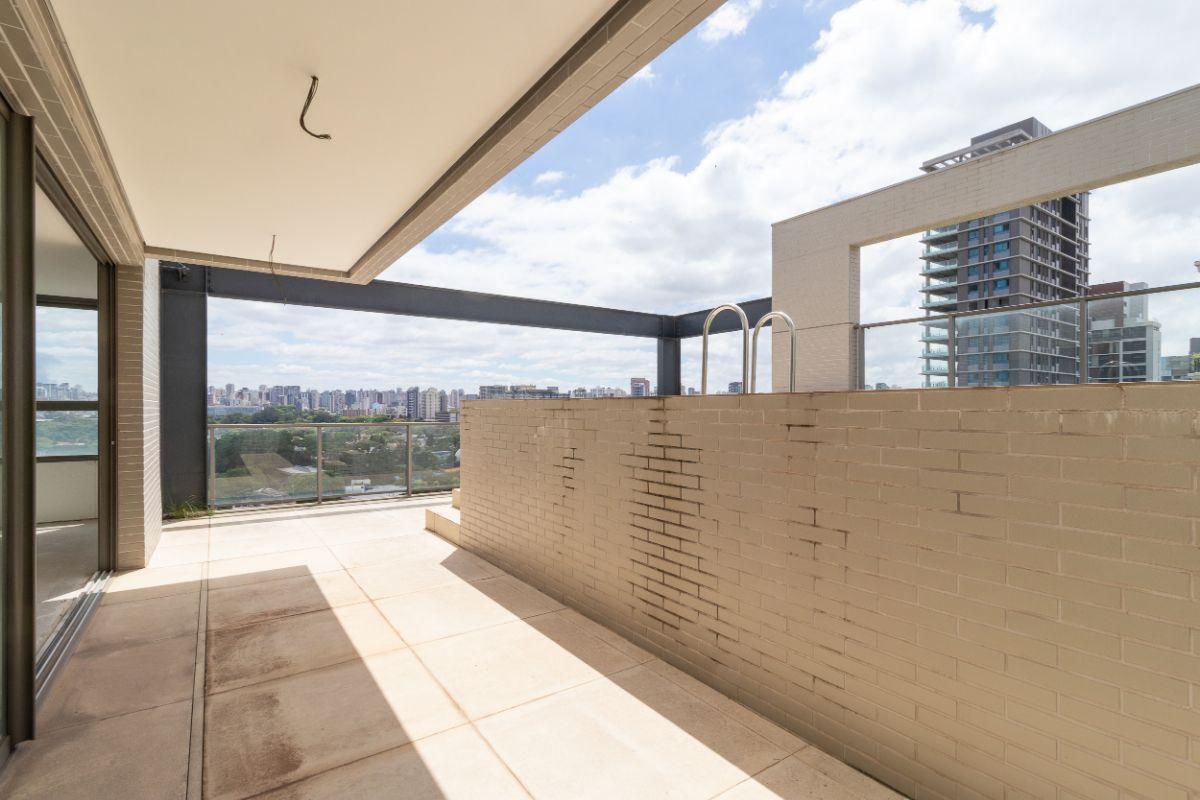 Cobertura Duplex no Condomínio Atelier 83 – Sofisticação e Espaço em Localização Privilegiada