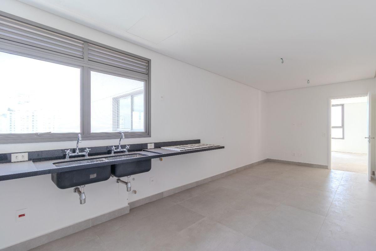 Cobertura Duplex no Condomínio Atelier 83 – Sofisticação e Espaço em Localização Privilegiada