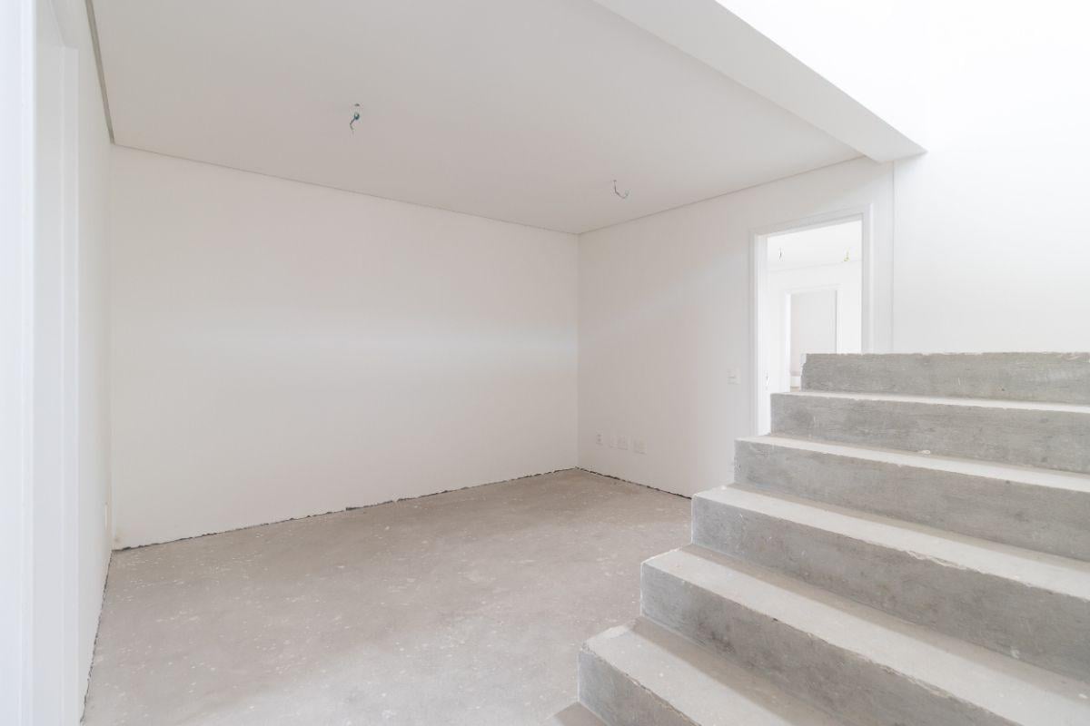 Cobertura Duplex no Condomínio Atelier 83 – Sofisticação e Espaço em Localização Privilegiada