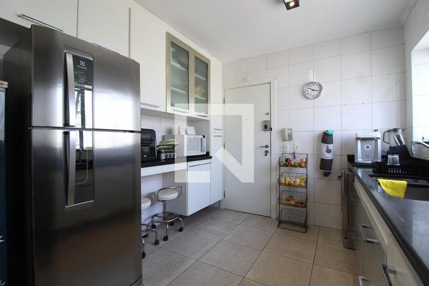 Apartamento à Venda – Itaim Bibi, 4 Quartos, 227 m² – São Paulo