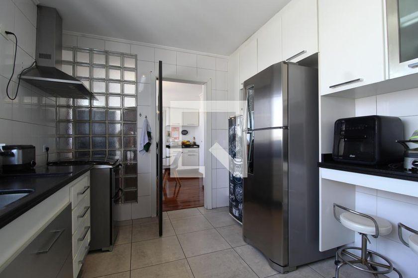 Apartamento à Venda – Itaim Bibi, 4 Quartos, 227 m² – São Paulo