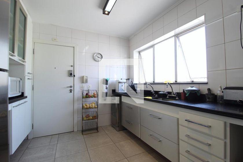 Apartamento à Venda – Itaim Bibi, 4 Quartos, 227 m² – São Paulo