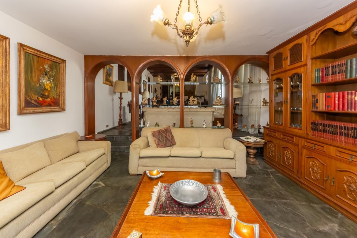 Confortável casa tipo para venda em Campo Belo com 5 quartos, sendo 4 suítes, 324.72m² – remaxincorp