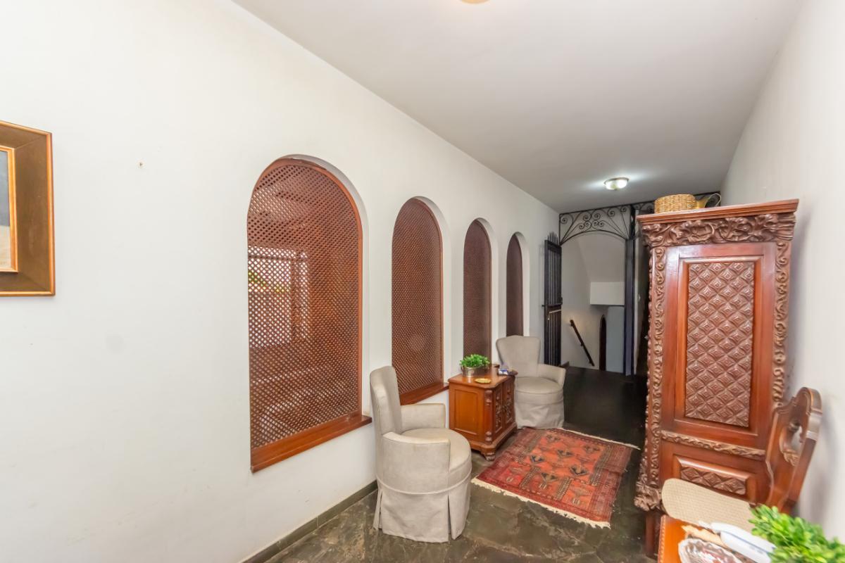 Confortável casa tipo para venda em Campo Belo com 5 quartos, sendo 4 suítes, 324.72m² – remaxincorp