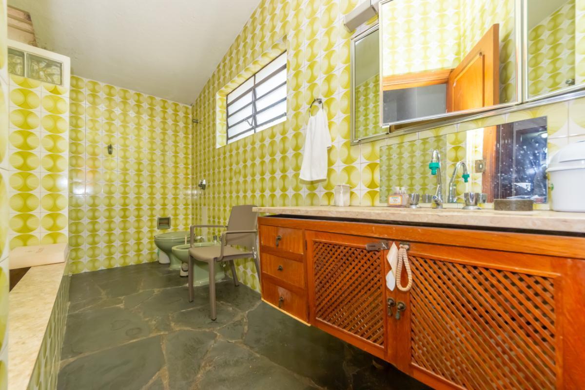 Confortável casa tipo para venda em Campo Belo com 5 quartos, sendo 4 suítes, 324.72m² – remaxincorp