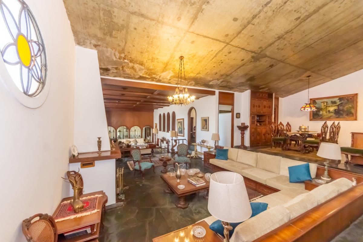 Confortável casa tipo para venda em Campo Belo com 5 quartos, sendo 4 suítes, 324.72m² – remaxincorp