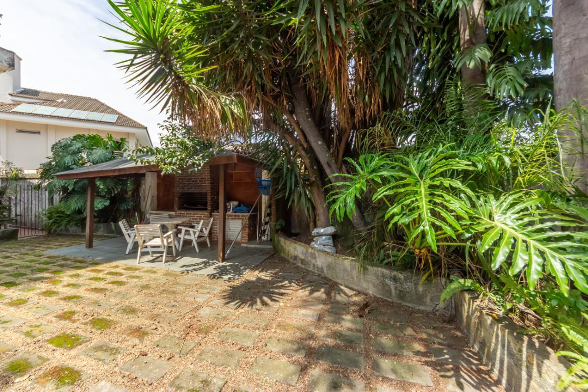 Confortável casa tipo para venda em Campo Belo com 5 quartos, sendo 4 suítes, 324.72m² – remaxincorp