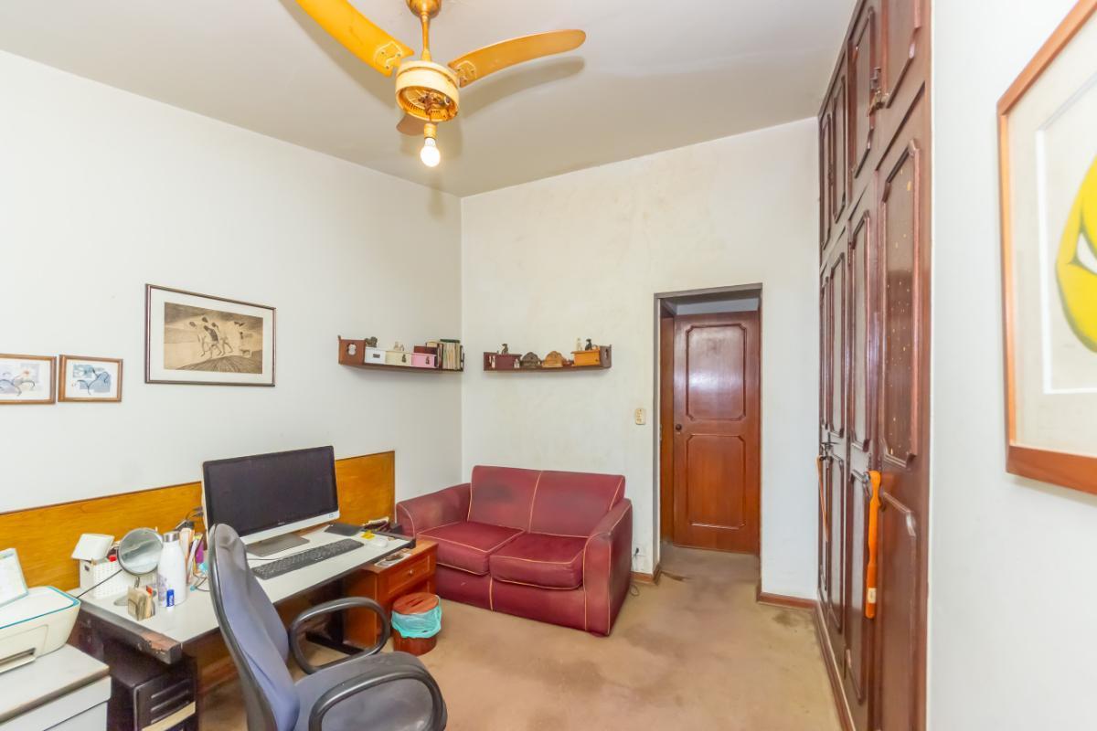 Confortável casa tipo para venda em Campo Belo com 5 quartos, sendo 4 suítes, 324.72m² – remaxincorp