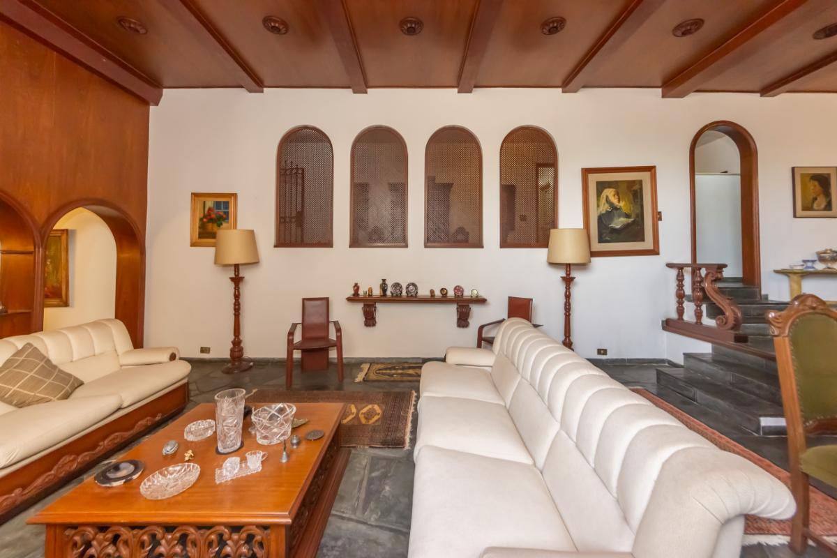 Confortável casa tipo para venda em Campo Belo com 5 quartos, sendo 4 suítes, 324.72m² – remaxincorp