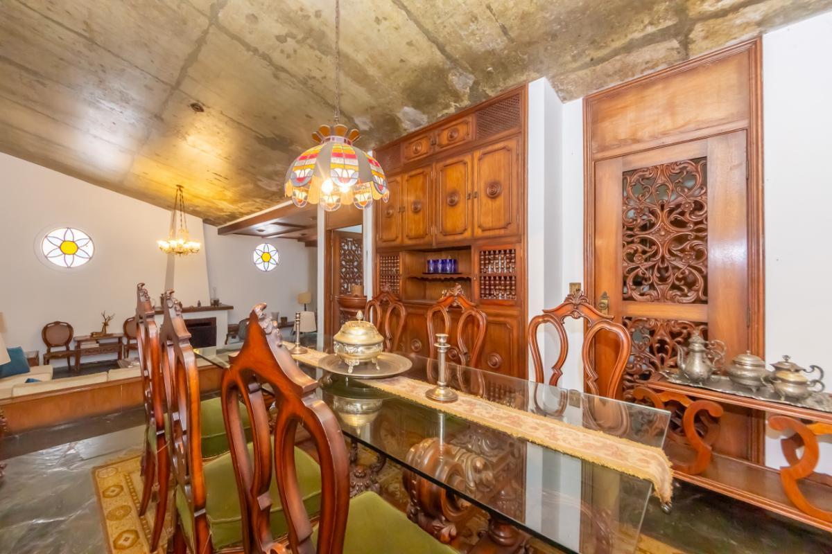 Confortável casa tipo para venda em Campo Belo com 5 quartos, sendo 4 suítes, 324.72m² – remaxincorp