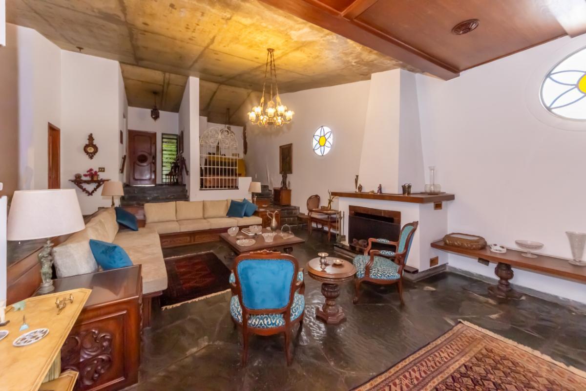 Confortável casa tipo para venda em Campo Belo com 5 quartos, sendo 4 suítes, 324.72m² – remaxincorp