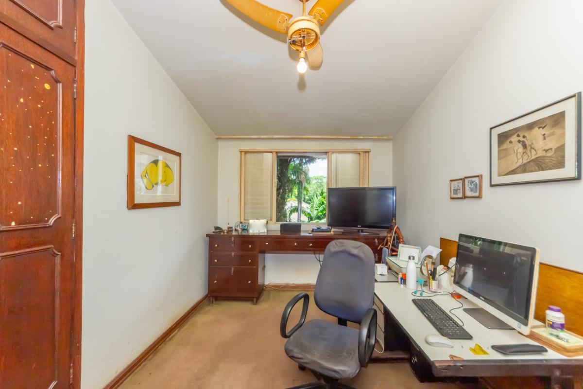 Confortável casa tipo para venda em Campo Belo com 5 quartos, sendo 4 suítes, 324.72m² – remaxincorp