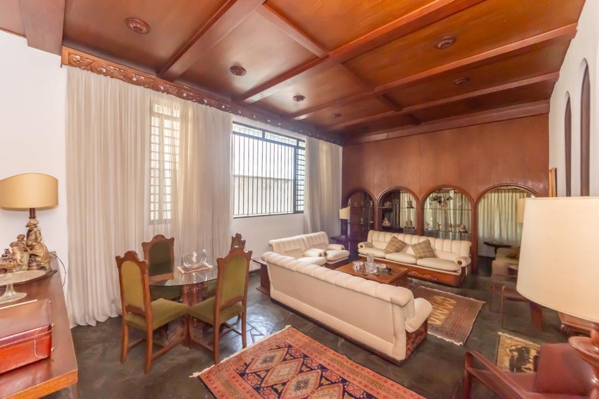 Confortável casa tipo para venda em Campo Belo com 5 quartos, sendo 4 suítes, 324.72m² – remaxincorp