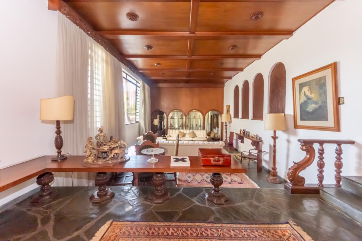 Confortável casa tipo para venda em Campo Belo com 5 quartos, sendo 4 suítes, 324.72m² – remaxincorp