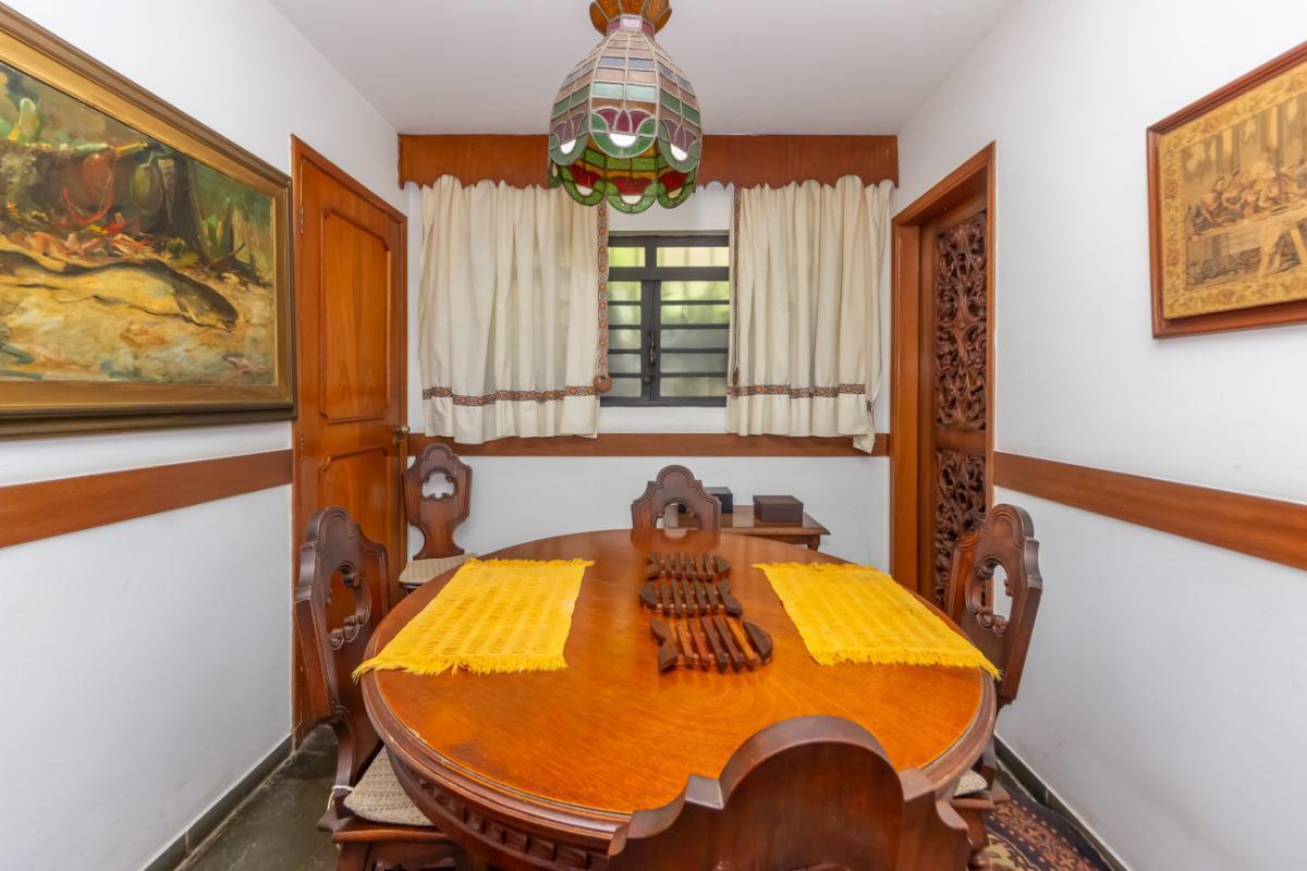Confortável casa tipo para venda em Campo Belo com 5 quartos, sendo 4 suítes, 324.72m² – remaxincorp
