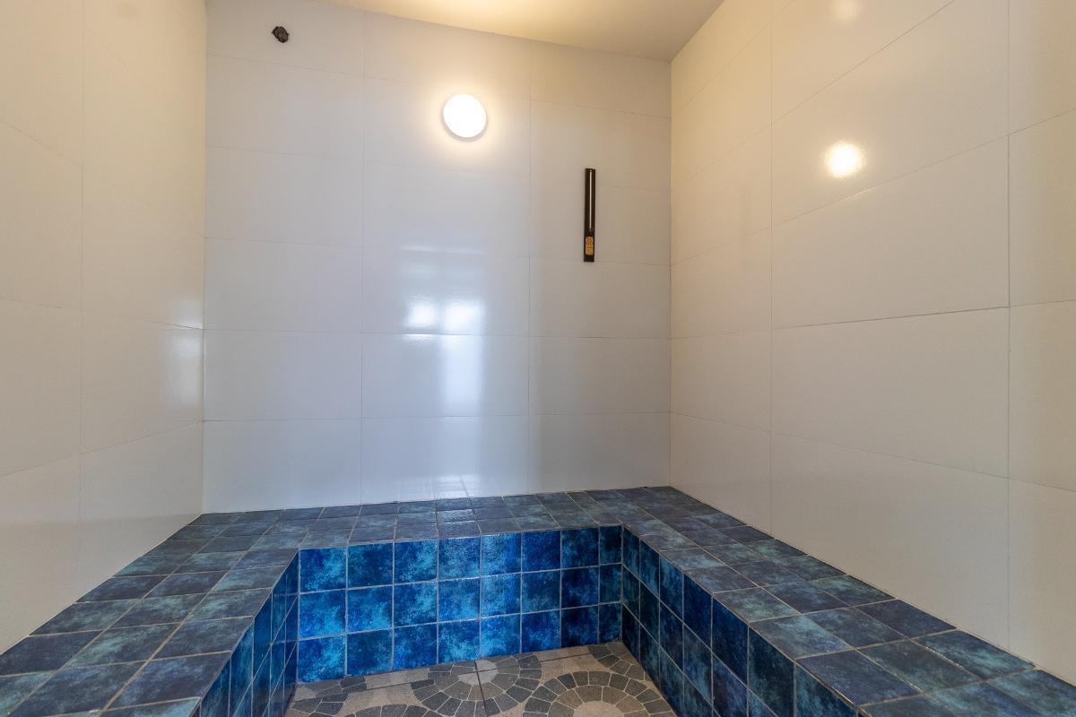 Casa no condomínio Condomínio Arcobaleno para venda com 5 quartos, sendo 3 suítes, 366.6m² – therema