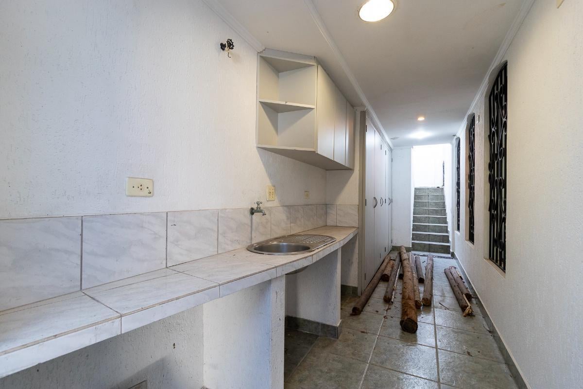 Casa no condomínio Condomínio Arcobaleno para venda com 5 quartos, sendo 3 suítes, 366.6m² – therema