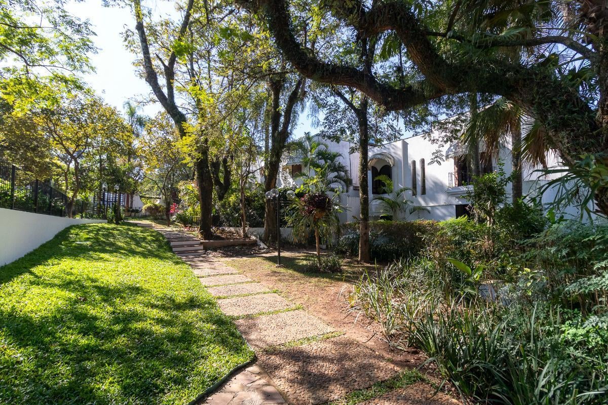 Casa no condomínio Condomínio Arcobaleno para venda com 5 quartos, sendo 3 suítes, 366.6m² – therema