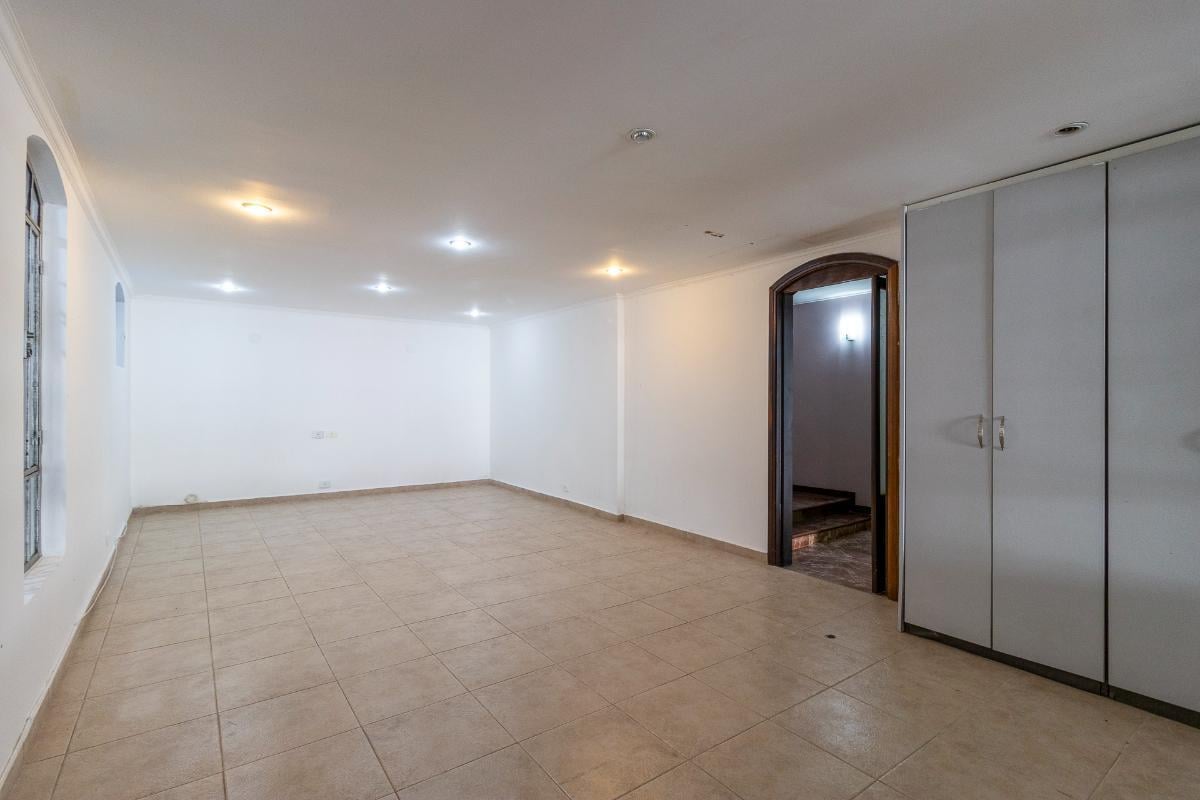 Casa no condomínio Condomínio Arcobaleno para venda com 5 quartos, sendo 3 suítes, 366.6m² – therema