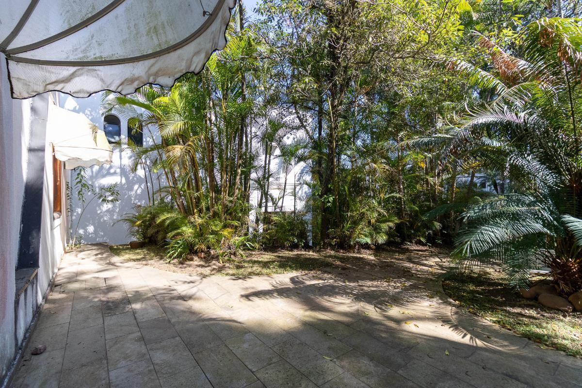 Casa no condomínio Condomínio Arcobaleno para venda com 5 quartos, sendo 3 suítes, 366.6m² – therema