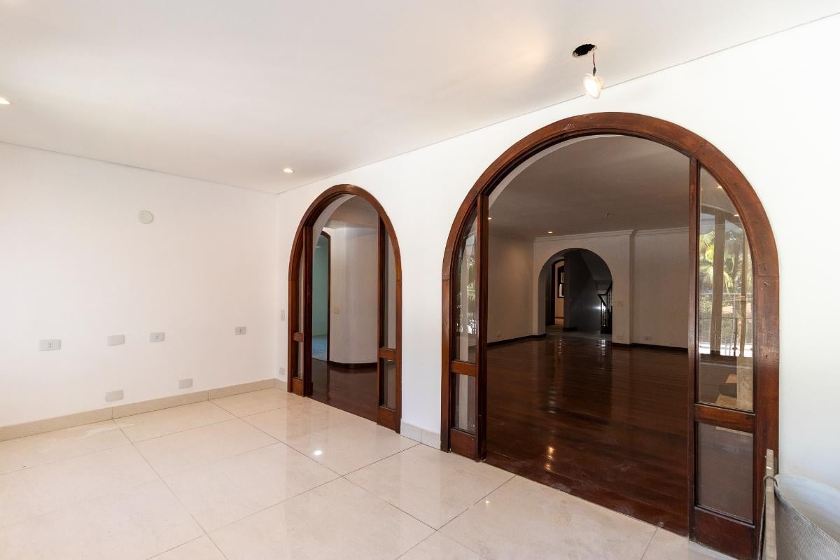 Casa no condomínio Condomínio Arcobaleno para venda com 5 quartos, sendo 3 suítes, 366.6m² – therema