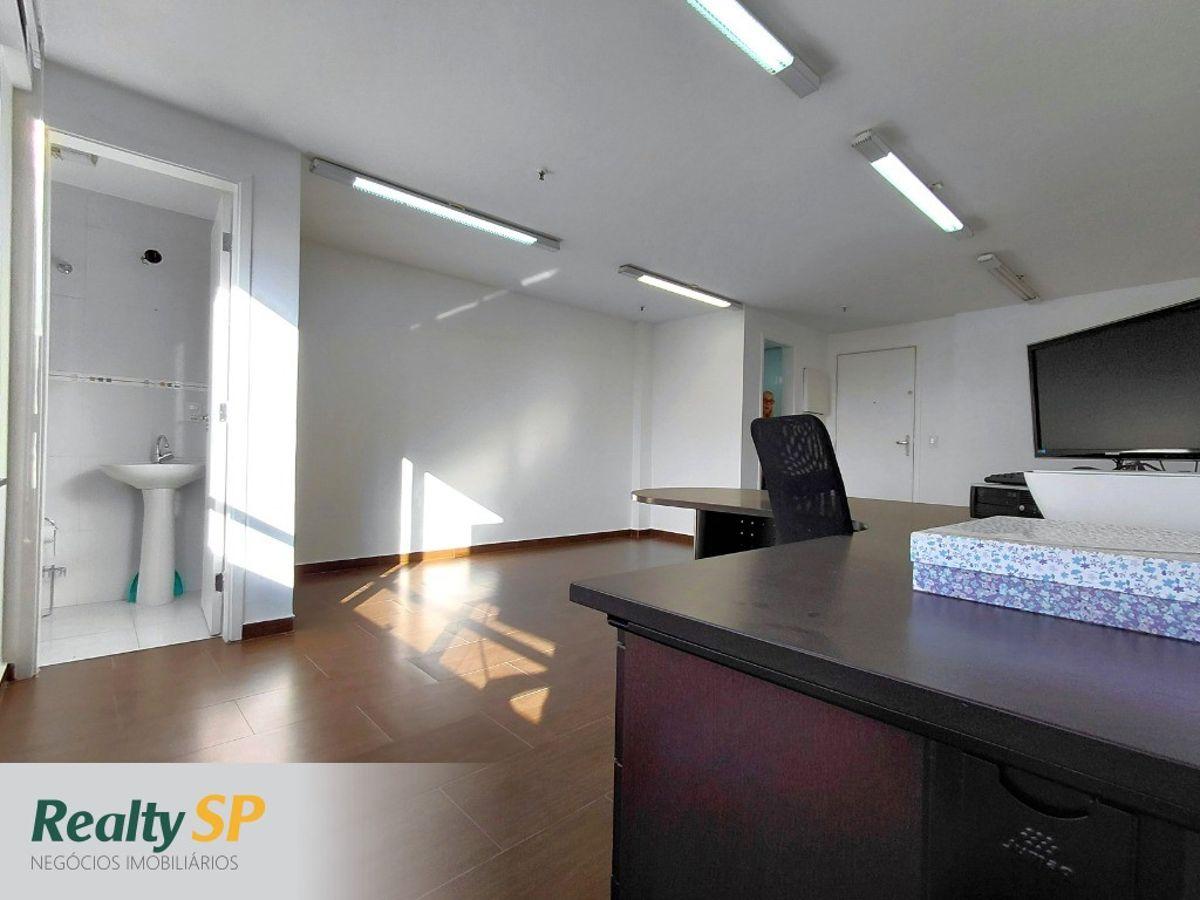 CONJUNTO COMERCIAL NA CHÁCARA SANTO ANTÔNIO 38m² / 2 BANHEIROS / AR-CONDICIONADO / 1 VAGA