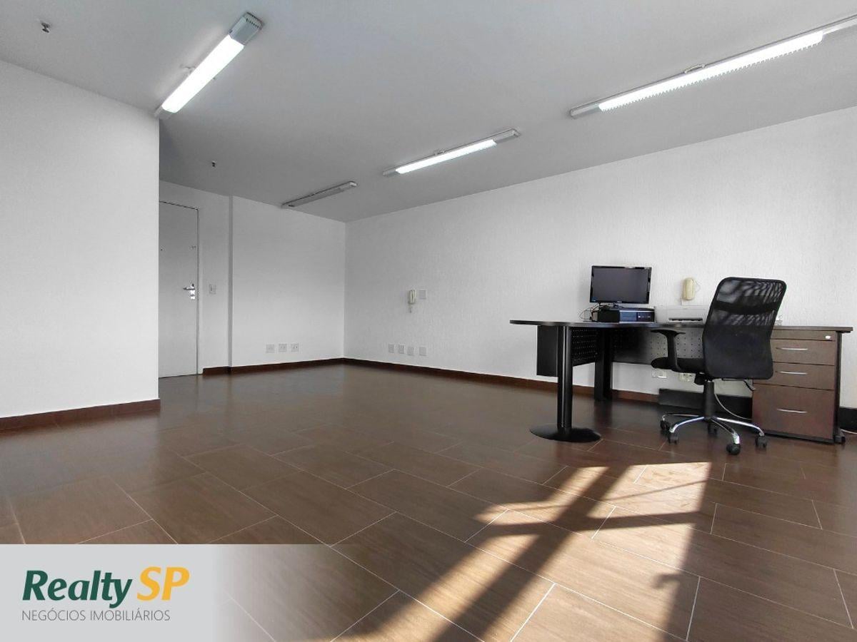 CONJUNTO COMERCIAL NA CHÁCARA SANTO ANTÔNIO 38m² / 2 BANHEIROS / AR-CONDICIONADO / 1 VAGA