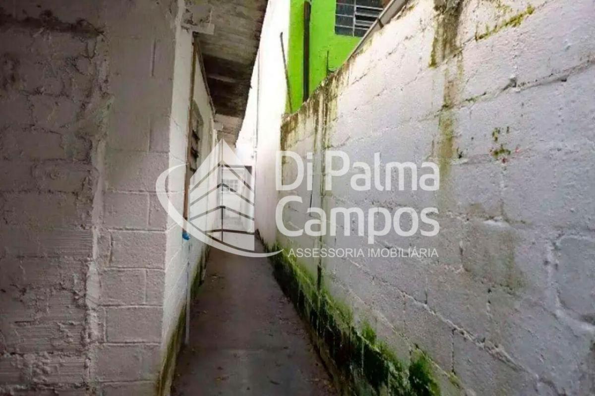 Casa no bairro Saúde com 5 quartos, quintal e fácil acesso ao metrô