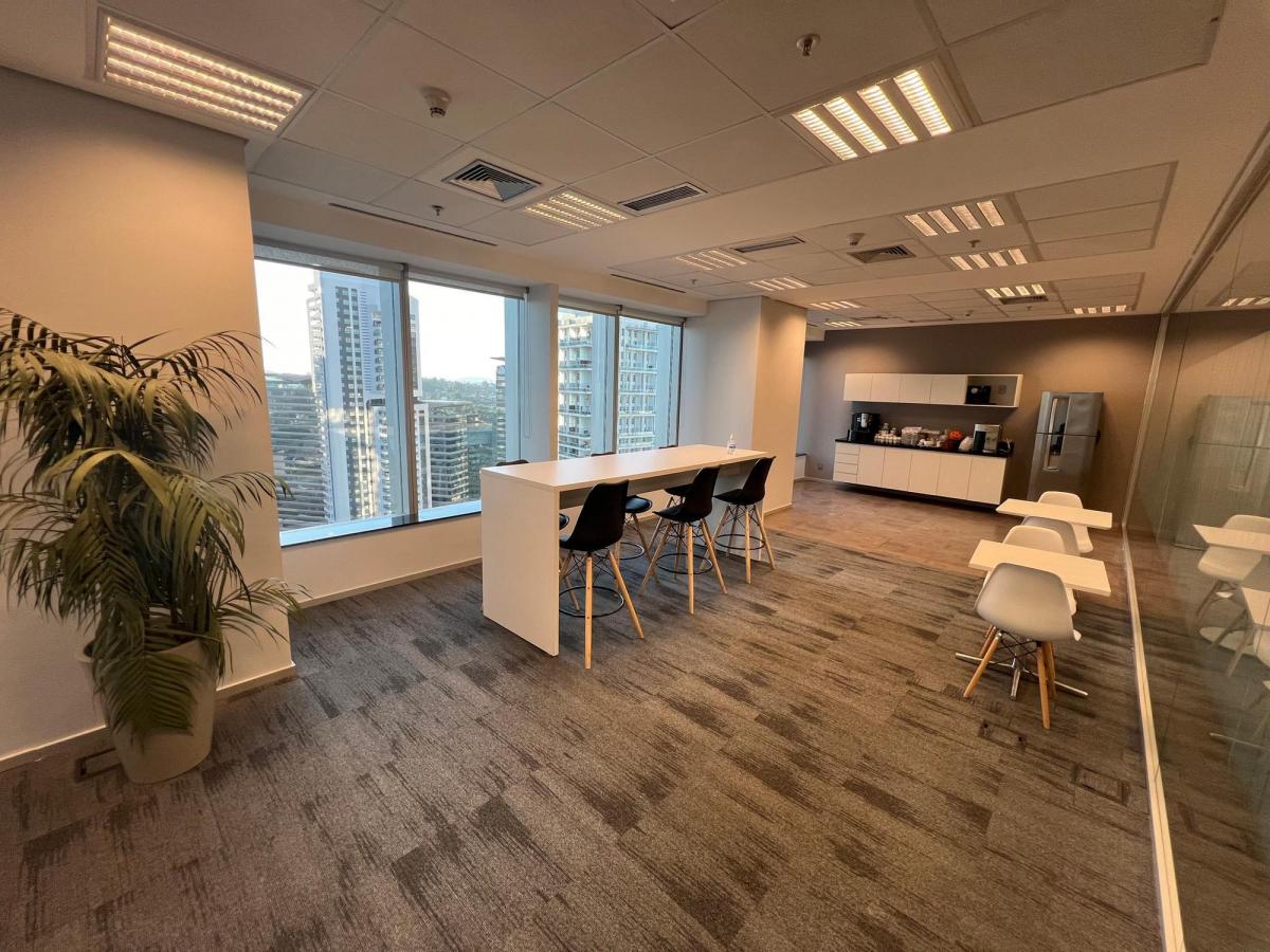 Alugue um escritório de grande dimensão para 20 pessoas em Regus EZ Tower