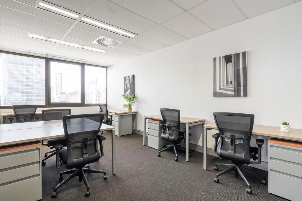 Alugue um escritório de grande dimensão para 20 pessoas em Regus EZ Tower