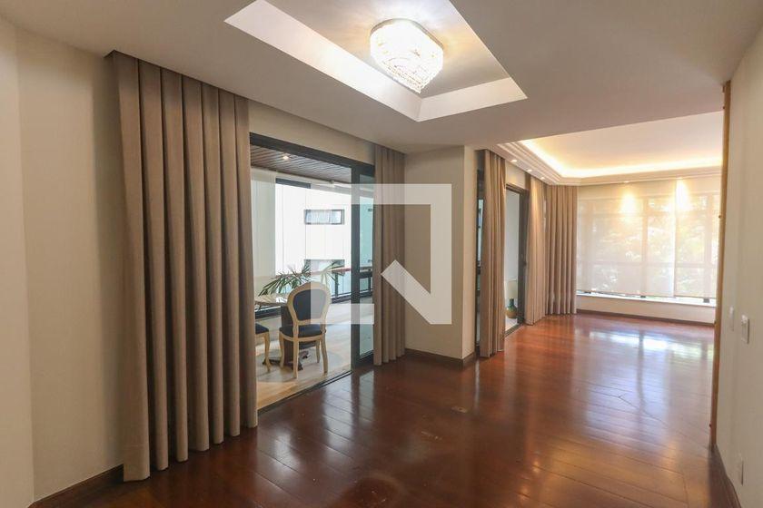 Apartamento à Venda – Itaim Bibi, 5 Quartos, 182 m² – São Paulo