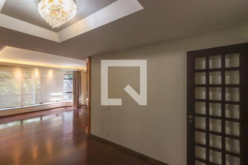 Apartamento à Venda – Itaim Bibi, 5 Quartos, 182 m² – São Paulo