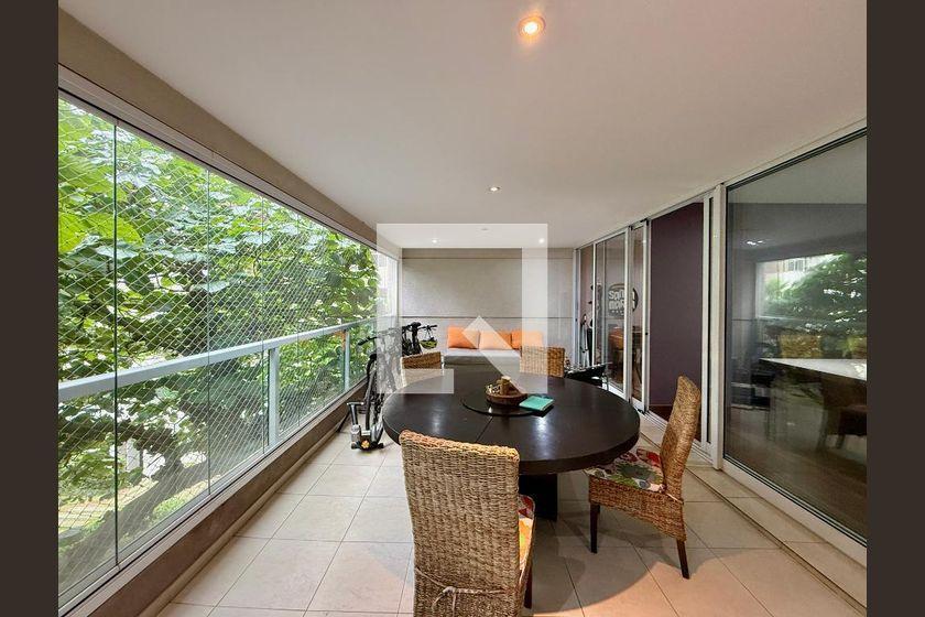 Apartamento à Venda – Campo Belo, 3 Quartos, 180 m² – São Paulo