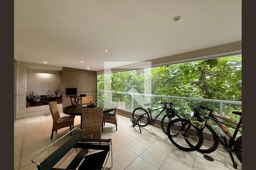 Apartamento à Venda – Campo Belo, 3 Quartos, 180 m² – São Paulo