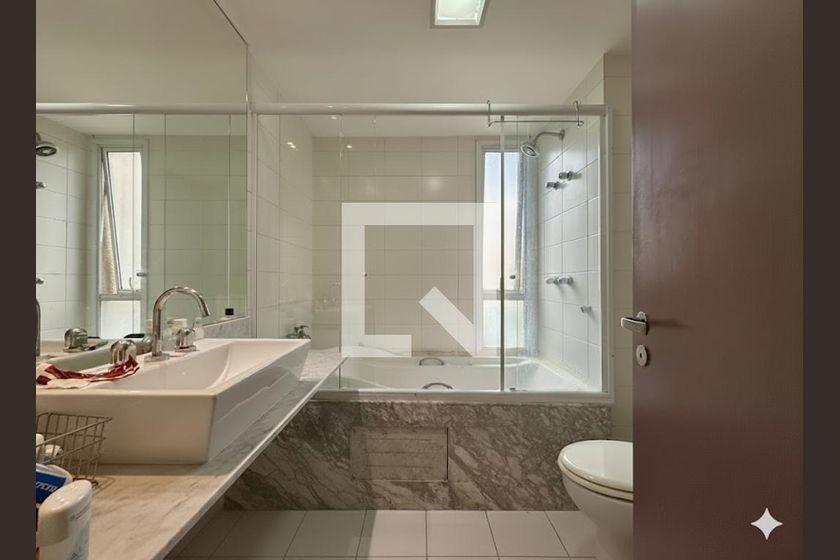 Apartamento à Venda – Campo Belo, 3 Quartos, 180 m² – São Paulo