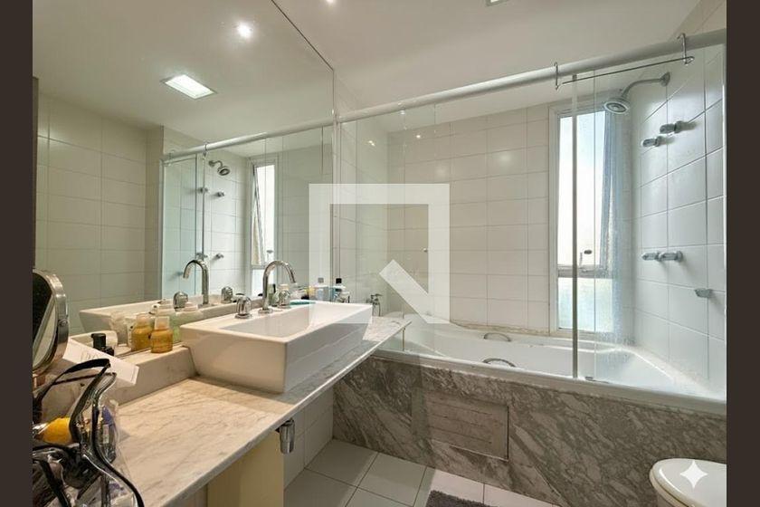 Apartamento à Venda – Campo Belo, 3 Quartos, 180 m² – São Paulo
