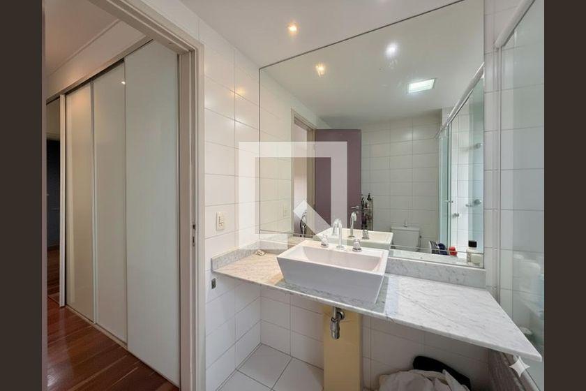 Apartamento à Venda – Campo Belo, 3 Quartos, 180 m² – São Paulo