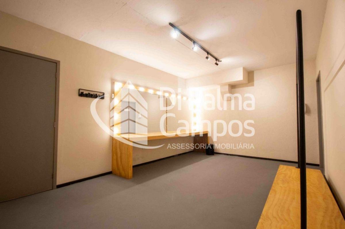 Prédio Comercial com 181m² para alugar na Aclimação.