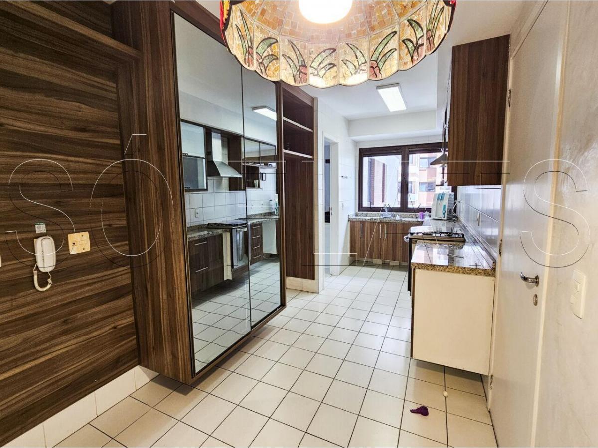 Apartamento alto padrão 210m² com 3 suítes e 4 vagas na Granja Julieta