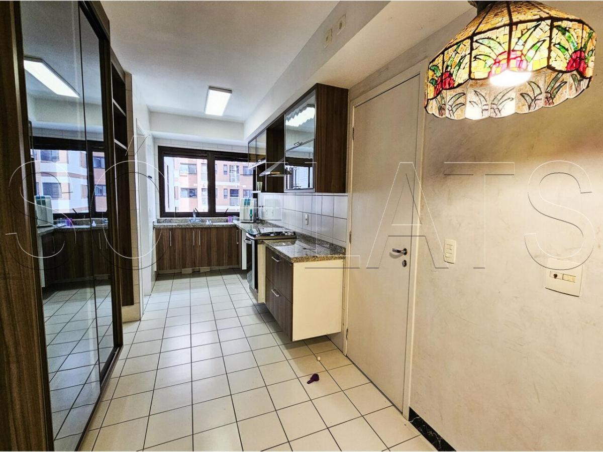 Apartamento alto padrão 210m² com 3 suítes e 4 vagas na Granja Julieta