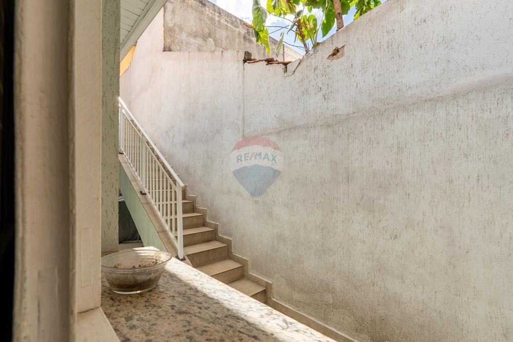 Casa à venda na Rua Heitor Penteado com 132m² 4 Quartos 1 Suíte na Edícula Potencial Comercial