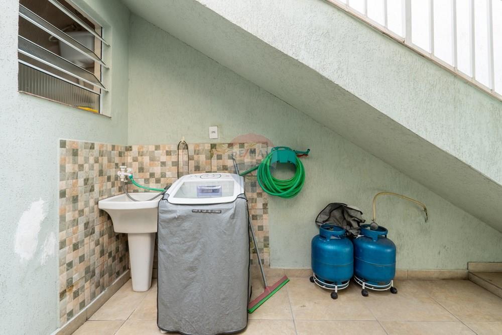 Casa à venda na Rua Heitor Penteado com 132m² 4 Quartos 1 Suíte na Edícula Potencial Comercial