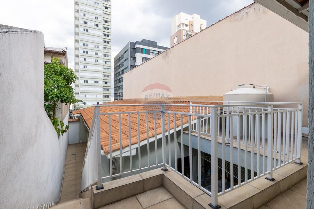 Casa à venda na Rua Heitor Penteado com 132m² 4 Quartos 1 Suíte na Edícula Potencial Comercial