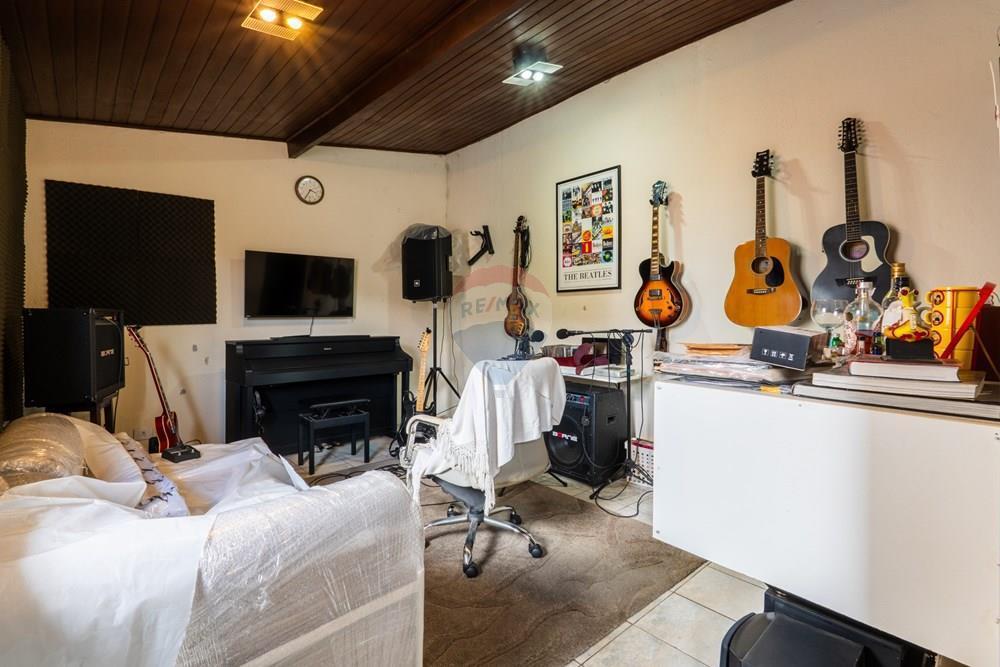 Casa à venda na Rua Heitor Penteado com 132m² 4 Quartos 1 Suíte na Edícula Potencial Comercial