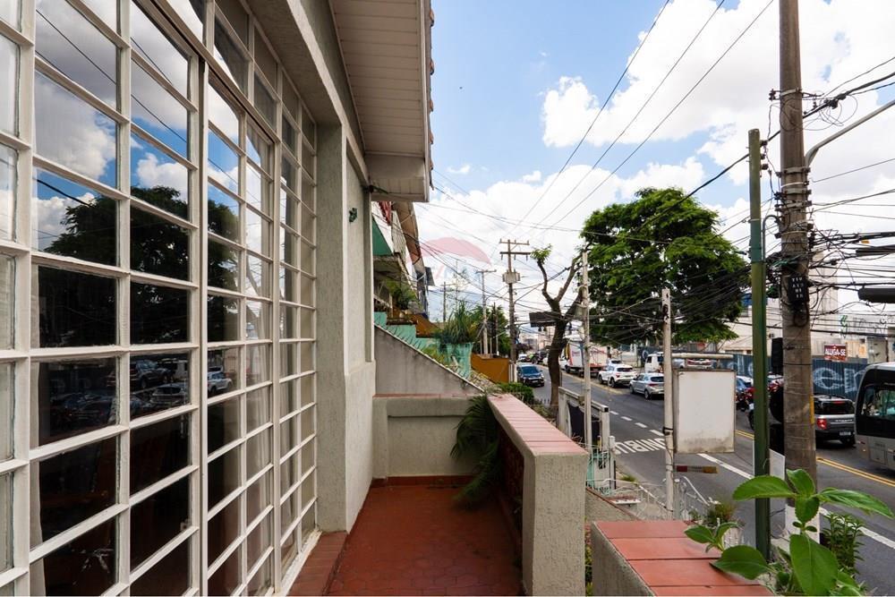 Casa à venda na Rua Heitor Penteado com 132m² 4 Quartos 1 Suíte na Edícula Potencial Comercial