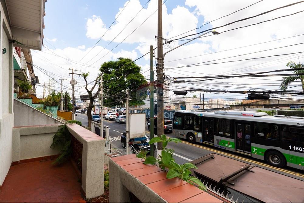 Casa à venda na Rua Heitor Penteado com 132m² 4 Quartos 1 Suíte na Edícula Potencial Comercial