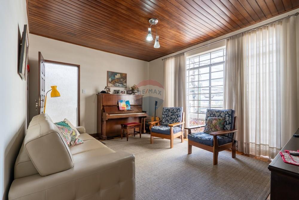 Casa à venda na Rua Heitor Penteado com 132m² 4 Quartos 1 Suíte na Edícula Potencial Comercial