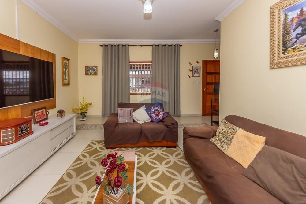 Oportunidade Única de Investimento na Vila Jaguara: Imóvel de Renda com 6 Unidades Independentes!