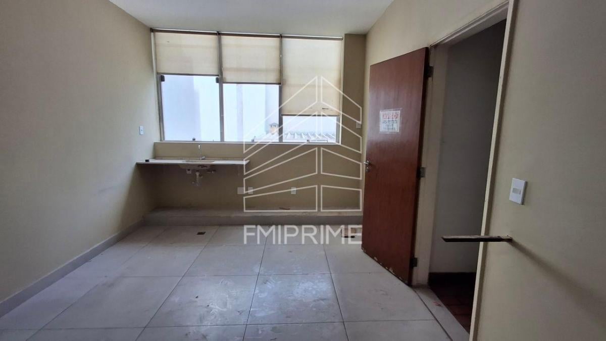 PRÉDIO COMERCIAL PARA ALUGAR NA LAPA, COM 1.200 M2 A.U , 20 VAGAS.