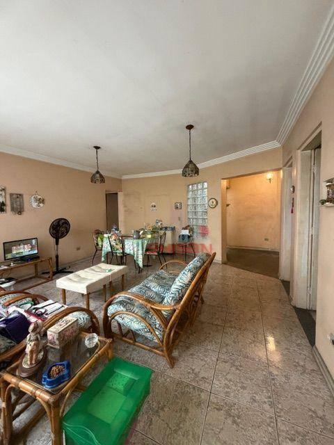 Casa com 03 suítes, para reforma no Alto da Lapa!